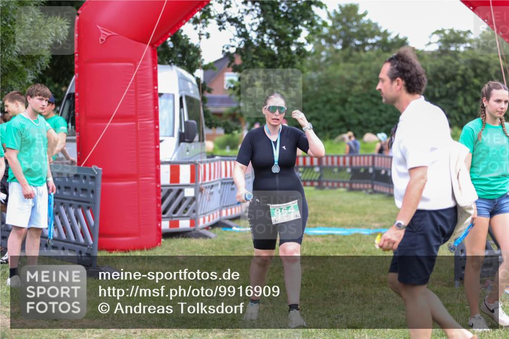 21.06.2026 - 29. Vierlanden-Triathlon Andreas Tolksdorf http://msf.ph/oto/9916909 21.06.2026 14:50:17 Ziel  meine-sportfotos.de