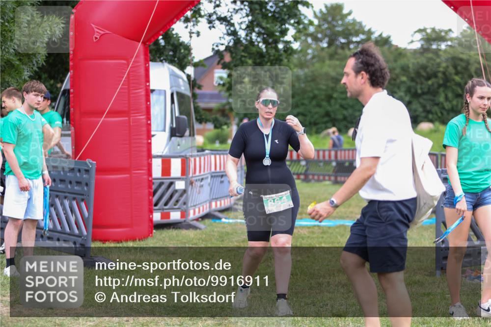 21.06.2026 - 29. Vierlanden-Triathlon Andreas Tolksdorf http://msf.ph/oto/9916911 21.06.2026 14:50:17 Ziel  meine-sportfotos.de