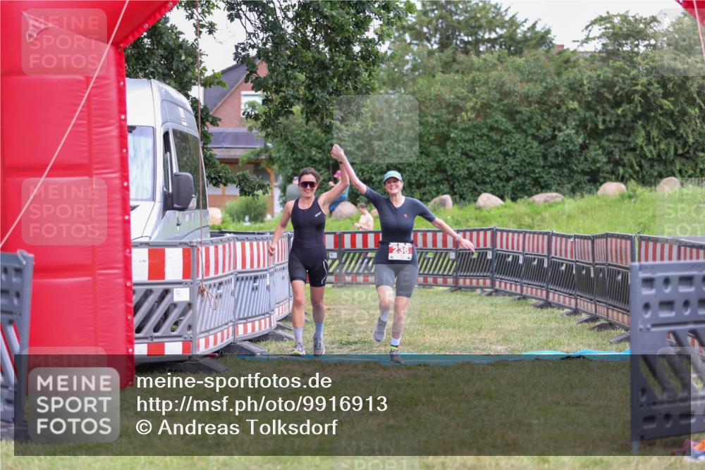 21.06.2026 - 29. Vierlanden-Triathlon Andreas Tolksdorf http://msf.ph/oto/9916913 21.06.2026 14:50:49 Ziel 236 meine-sportfotos.de