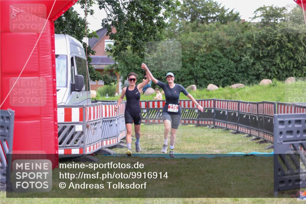 21.06.2026 - 29. Vierlanden-Triathlon Andreas Tolksdorf http://msf.ph/oto/9916914 21.06.2026 14:50:49 Ziel 236 meine-sportfotos.de