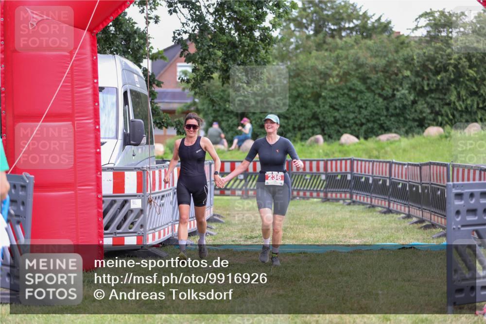 21.06.2026 - 29. Vierlanden-Triathlon Andreas Tolksdorf http://msf.ph/oto/9916926 21.06.2026 14:50:49 Ziel 236 meine-sportfotos.de