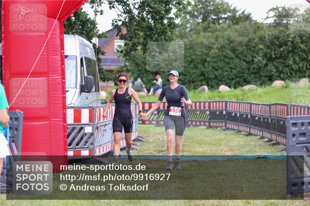 21.06.2026 - 29. Vierlanden-Triathlon Andreas Tolksdorf http://msf.ph/oto/9916927 21.06.2026 14:50:49 Ziel 236 meine-sportfotos.de