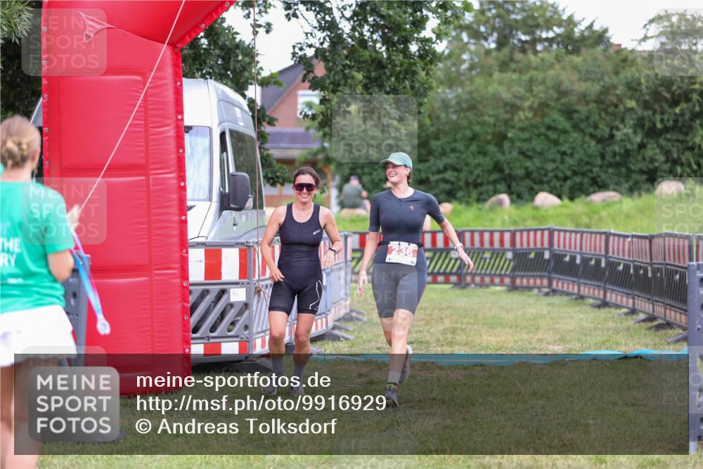 21.06.2026 - 29. Vierlanden-Triathlon Andreas Tolksdorf http://msf.ph/oto/9916929 21.06.2026 14:50:50 Ziel 236 meine-sportfotos.de