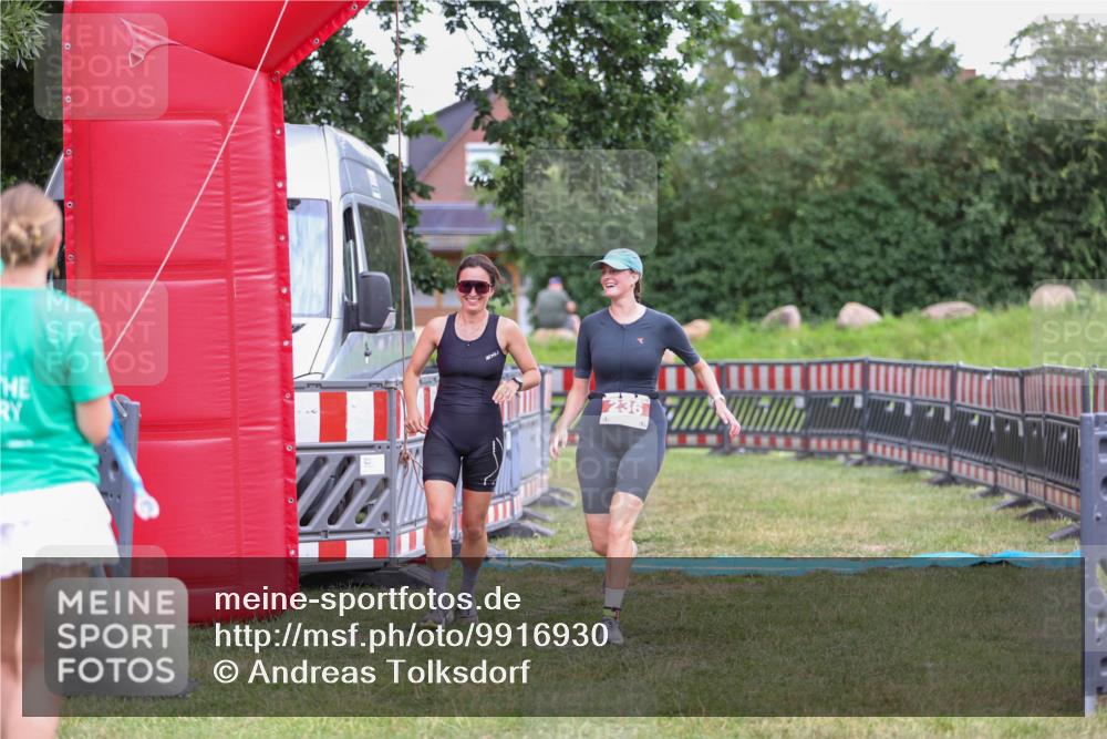 21.06.2026 - 29. Vierlanden-Triathlon Andreas Tolksdorf http://msf.ph/oto/9916930 21.06.2026 14:50:50 Ziel 236 meine-sportfotos.de