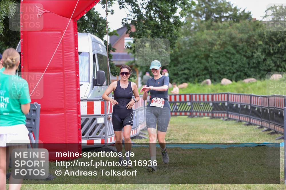 21.06.2026 - 29. Vierlanden-Triathlon Andreas Tolksdorf http://msf.ph/oto/9916936 21.06.2026 14:50:50 Ziel 236 meine-sportfotos.de