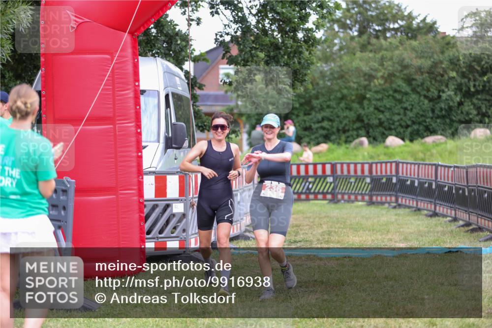 21.06.2026 - 29. Vierlanden-Triathlon Andreas Tolksdorf http://msf.ph/oto/9916938 21.06.2026 14:50:51 Ziel 236 meine-sportfotos.de