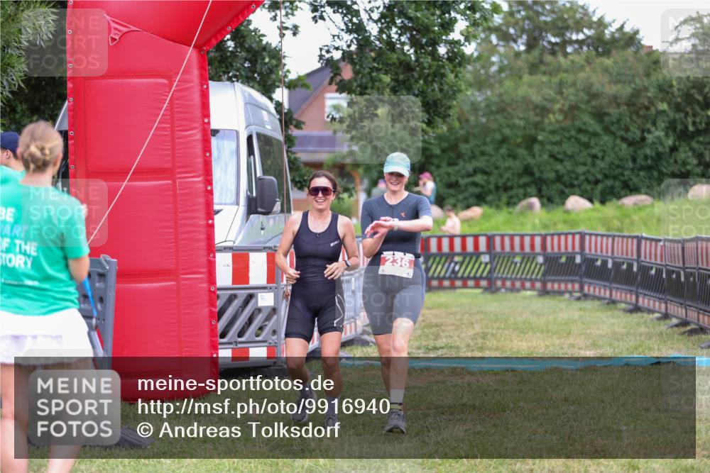 21.06.2026 - 29. Vierlanden-Triathlon Andreas Tolksdorf http://msf.ph/oto/9916940 21.06.2026 14:50:51 Ziel 236 meine-sportfotos.de