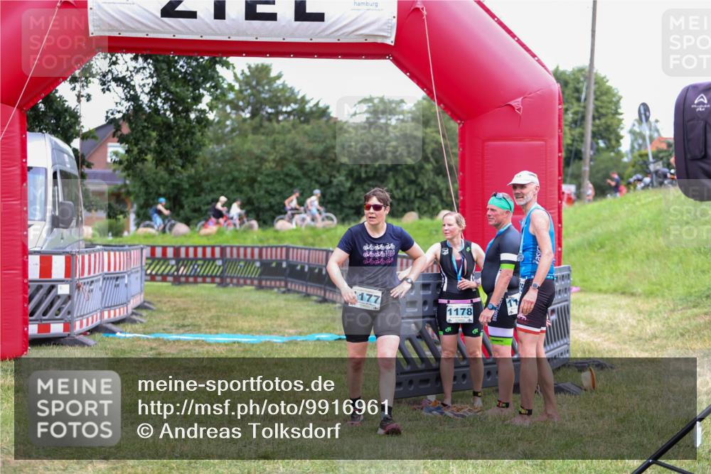 21.06.2026 - 29. Vierlanden-Triathlon Andreas Tolksdorf http://msf.ph/oto/9916961 21.06.2026 14:57:17 Ziel  meine-sportfotos.de