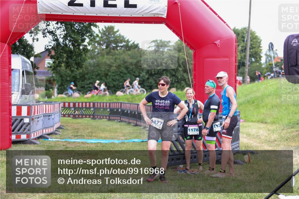 21.06.2026 - 29. Vierlanden-Triathlon Andreas Tolksdorf http://msf.ph/oto/9916968 21.06.2026 14:57:17 Ziel  meine-sportfotos.de