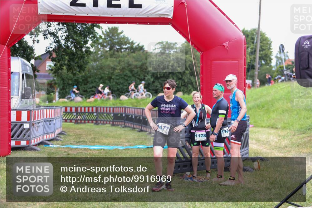 21.06.2026 - 29. Vierlanden-Triathlon Andreas Tolksdorf http://msf.ph/oto/9916969 21.06.2026 14:57:17 Ziel  meine-sportfotos.de