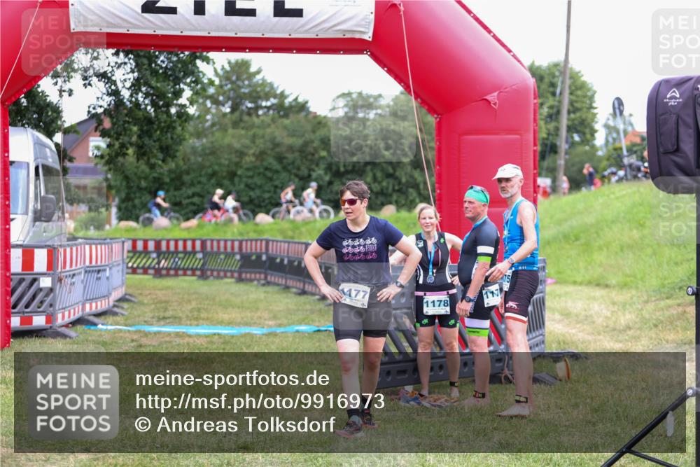 21.06.2026 - 29. Vierlanden-Triathlon Andreas Tolksdorf http://msf.ph/oto/9916973 21.06.2026 14:57:17 Ziel  meine-sportfotos.de