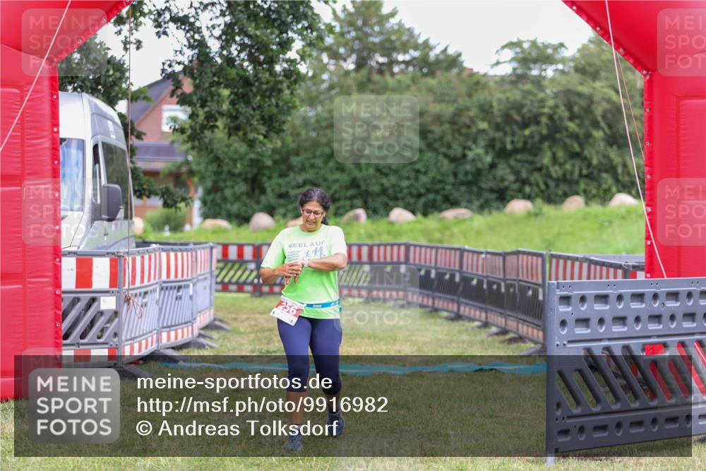 21.06.2026 - 29. Vierlanden-Triathlon Andreas Tolksdorf http://msf.ph/oto/9916982 21.06.2026 15:00:33 Ziel 256 meine-sportfotos.de