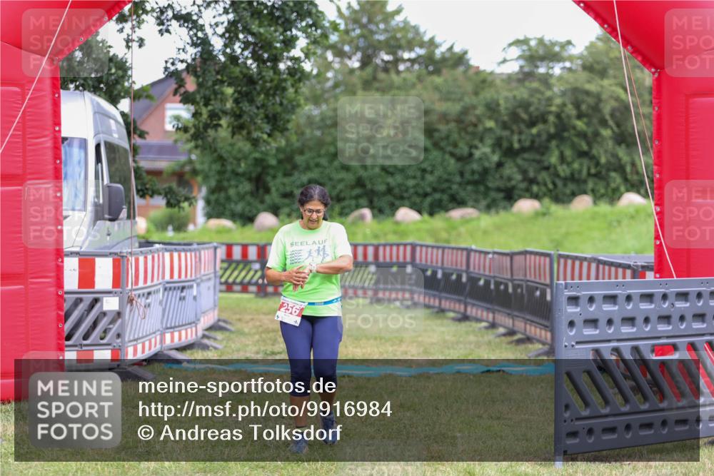21.06.2026 - 29. Vierlanden-Triathlon Andreas Tolksdorf http://msf.ph/oto/9916984 21.06.2026 15:00:33 Ziel 256 meine-sportfotos.de