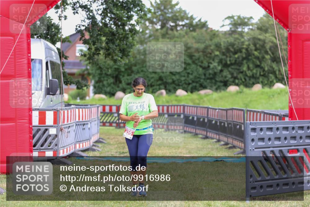 21.06.2026 - 29. Vierlanden-Triathlon Andreas Tolksdorf http://msf.ph/oto/9916986 21.06.2026 15:00:33 Ziel 256 meine-sportfotos.de
