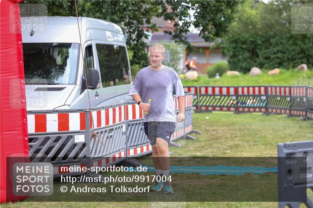 21.06.2026 - 29. Vierlanden-Triathlon Andreas Tolksdorf http://msf.ph/oto/9917004 21.06.2026 15:03:26 Ziel 736 meine-sportfotos.de