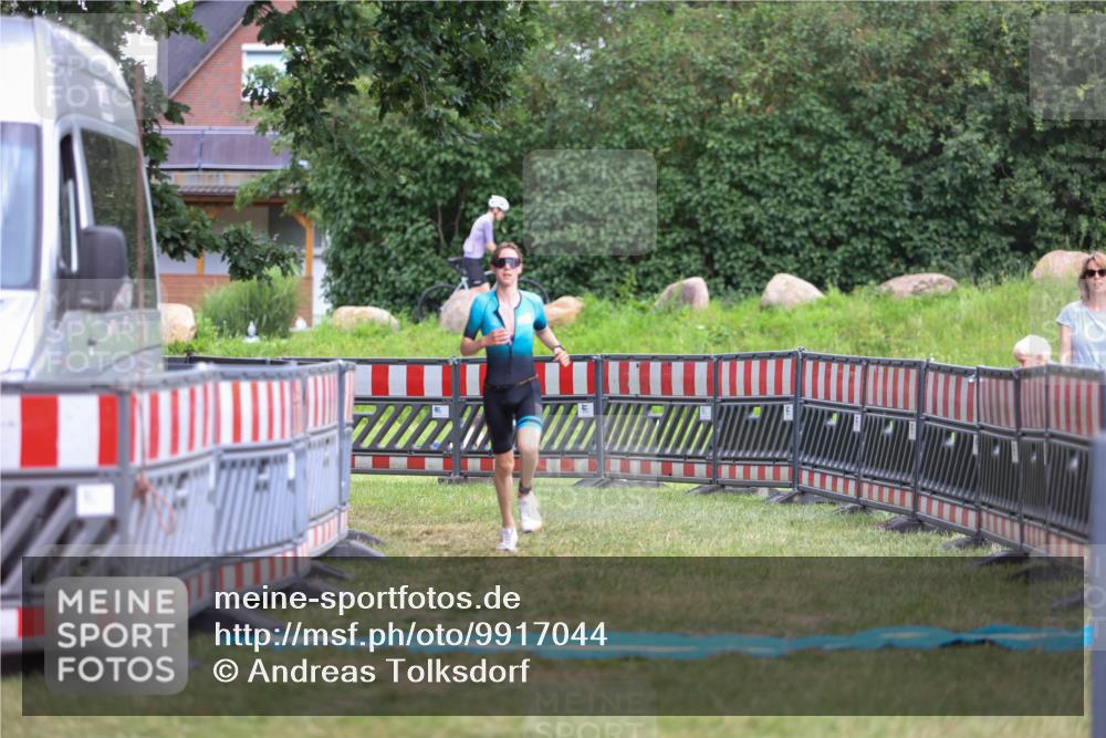 21.06.2026 - 29. Vierlanden-Triathlon Andreas Tolksdorf http://msf.ph/oto/9917044 21.06.2026 15:05:31 Ziel 1252 meine-sportfotos.de