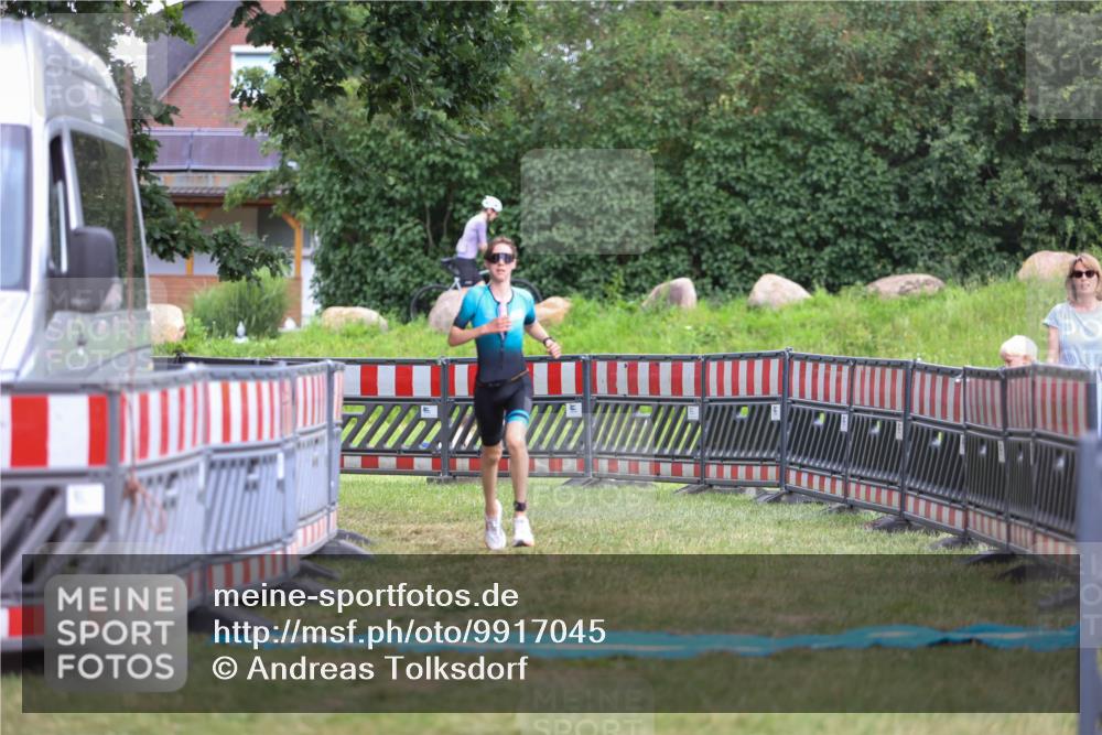 21.06.2026 - 29. Vierlanden-Triathlon Andreas Tolksdorf http://msf.ph/oto/9917045 21.06.2026 15:05:31 Ziel 1252 meine-sportfotos.de