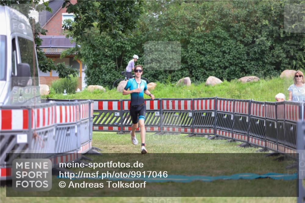 21.06.2026 - 29. Vierlanden-Triathlon Andreas Tolksdorf http://msf.ph/oto/9917046 21.06.2026 15:05:31 Ziel 1252 meine-sportfotos.de