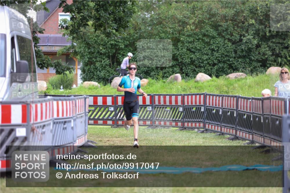 21.06.2026 - 29. Vierlanden-Triathlon Andreas Tolksdorf http://msf.ph/oto/9917047 21.06.2026 15:05:31 Ziel 1252 meine-sportfotos.de