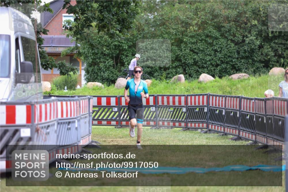 21.06.2026 - 29. Vierlanden-Triathlon Andreas Tolksdorf http://msf.ph/oto/9917050 21.06.2026 15:05:31 Ziel 1252 meine-sportfotos.de