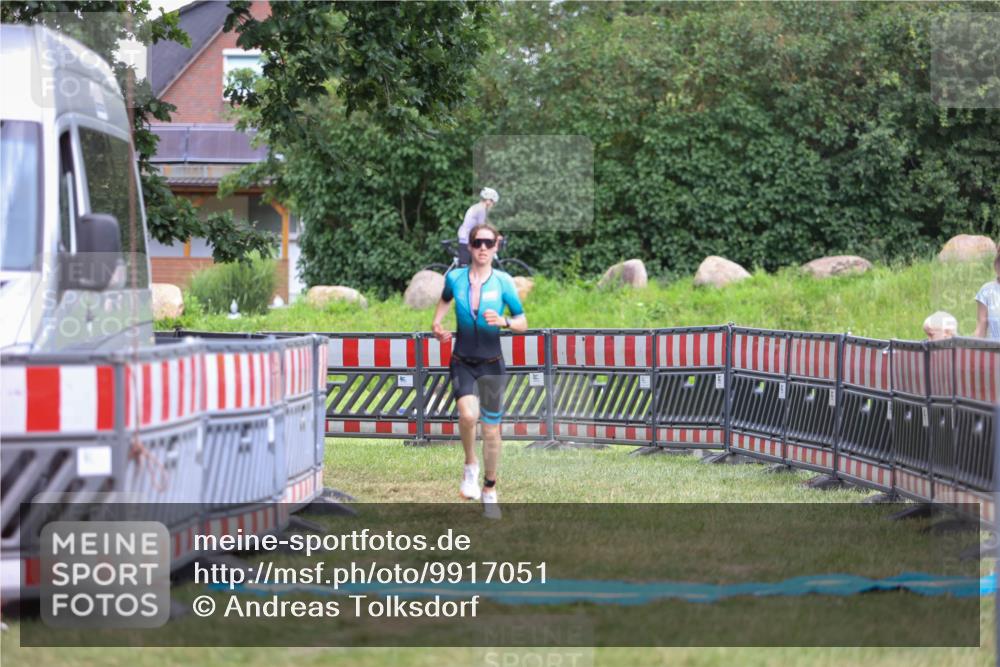 21.06.2026 - 29. Vierlanden-Triathlon Andreas Tolksdorf http://msf.ph/oto/9917051 21.06.2026 15:05:31 Ziel 1252 meine-sportfotos.de