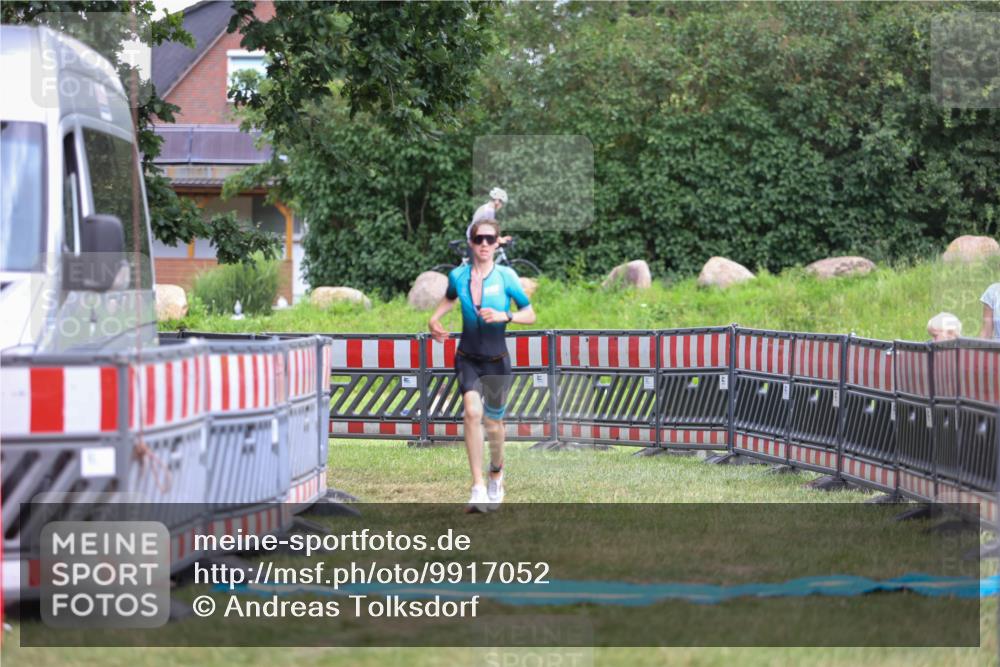 21.06.2026 - 29. Vierlanden-Triathlon Andreas Tolksdorf http://msf.ph/oto/9917052 21.06.2026 15:05:31 Ziel 1252 meine-sportfotos.de