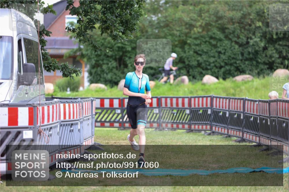 21.06.2026 - 29. Vierlanden-Triathlon Andreas Tolksdorf http://msf.ph/oto/9917060 21.06.2026 15:05:32 Ziel 1252 meine-sportfotos.de