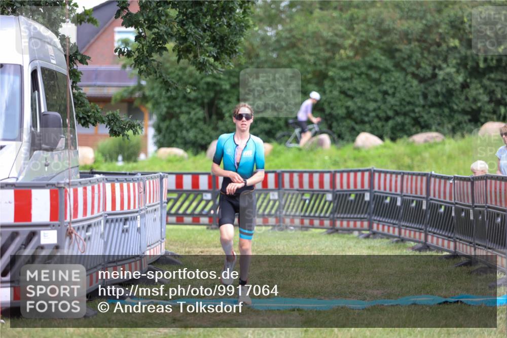 21.06.2026 - 29. Vierlanden-Triathlon Andreas Tolksdorf http://msf.ph/oto/9917064 21.06.2026 15:05:32 Ziel 1252 meine-sportfotos.de