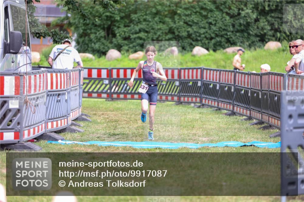 21.06.2026 - 29. Vierlanden-Triathlon Andreas Tolksdorf http://msf.ph/oto/9917087 21.06.2026 15:06:45 Ziel 1331 meine-sportfotos.de