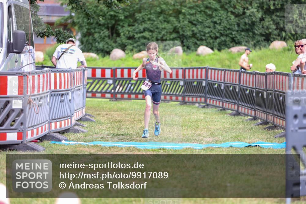 21.06.2026 - 29. Vierlanden-Triathlon Andreas Tolksdorf http://msf.ph/oto/9917089 21.06.2026 15:06:45 Ziel 1331 meine-sportfotos.de