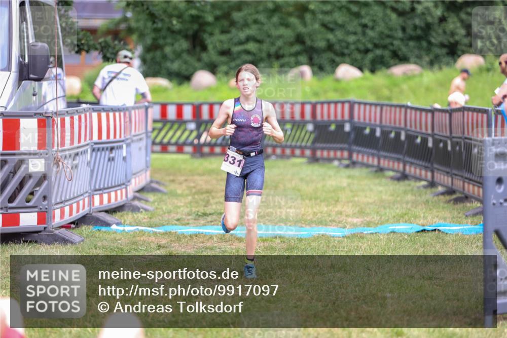 21.06.2026 - 29. Vierlanden-Triathlon Andreas Tolksdorf http://msf.ph/oto/9917097 21.06.2026 15:06:46 Ziel 1331 meine-sportfotos.de