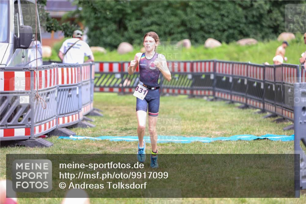 21.06.2026 - 29. Vierlanden-Triathlon Andreas Tolksdorf http://msf.ph/oto/9917099 21.06.2026 15:06:46 Ziel 1331 meine-sportfotos.de