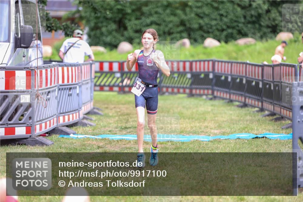 21.06.2026 - 29. Vierlanden-Triathlon Andreas Tolksdorf http://msf.ph/oto/9917100 21.06.2026 15:06:46 Ziel 1331 meine-sportfotos.de