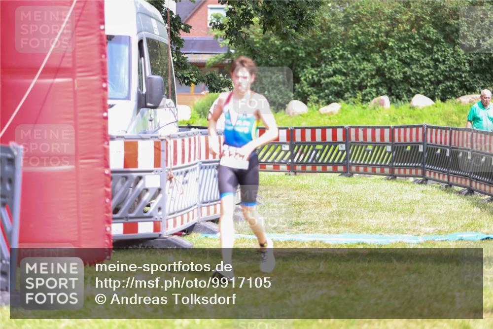 21.06.2026 - 29. Vierlanden-Triathlon Andreas Tolksdorf http://msf.ph/oto/9917105 21.06.2026 15:07:07 Ziel 1247 meine-sportfotos.de