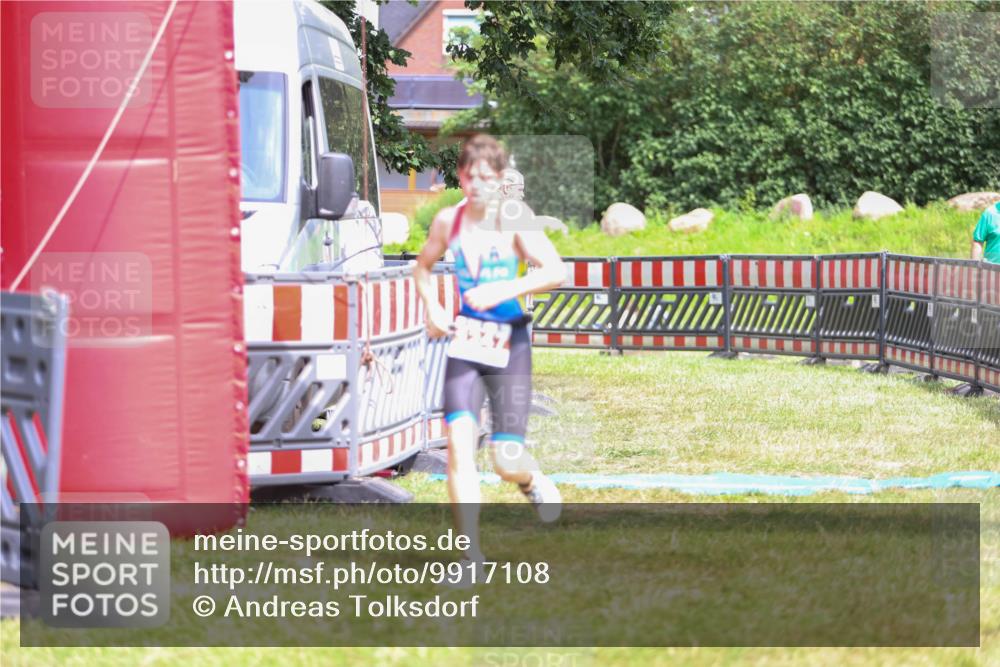 21.06.2026 - 29. Vierlanden-Triathlon Andreas Tolksdorf http://msf.ph/oto/9917108 21.06.2026 15:07:07 Ziel 1247 meine-sportfotos.de