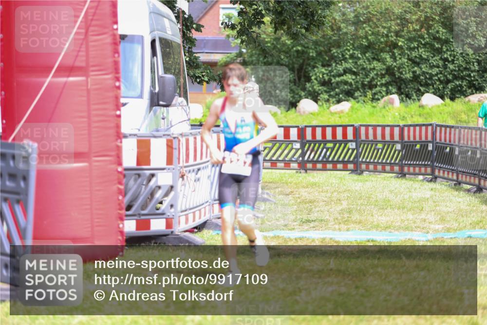 21.06.2026 - 29. Vierlanden-Triathlon Andreas Tolksdorf http://msf.ph/oto/9917109 21.06.2026 15:07:07 Ziel 1247 meine-sportfotos.de