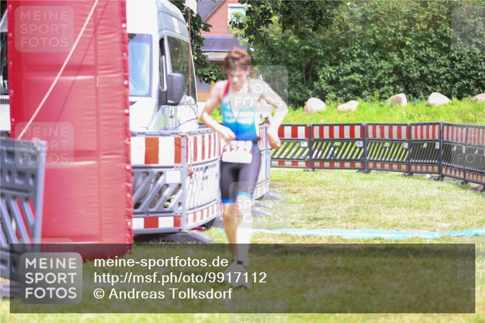 21.06.2026 - 29. Vierlanden-Triathlon Andreas Tolksdorf http://msf.ph/oto/9917112 21.06.2026 15:07:07 Ziel 1247 meine-sportfotos.de
