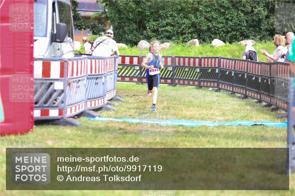 21.06.2026 - 29. Vierlanden-Triathlon Andreas Tolksdorf http://msf.ph/oto/9917119 21.06.2026 15:07:17 Ziel 1296, 1312, 1328 meine-sportfotos.de