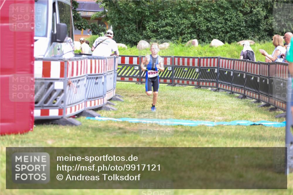 21.06.2026 - 29. Vierlanden-Triathlon Andreas Tolksdorf http://msf.ph/oto/9917121 21.06.2026 15:07:17 Ziel 1296, 1312, 1328 meine-sportfotos.de