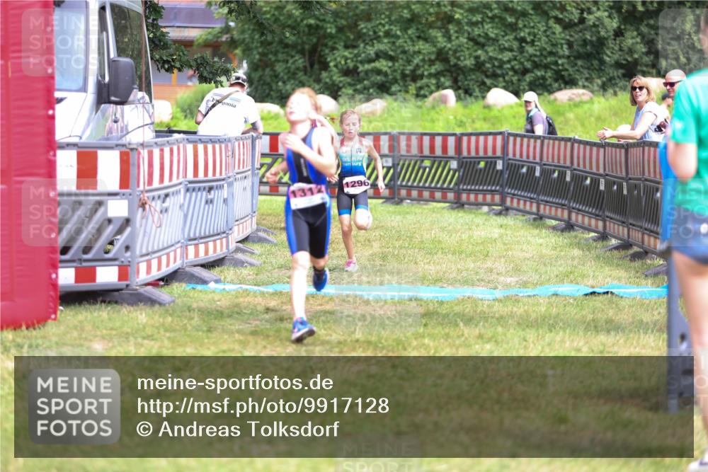 21.06.2026 - 29. Vierlanden-Triathlon Andreas Tolksdorf http://msf.ph/oto/9917128 21.06.2026 15:07:18 Ziel 1296, 1312, 1328 meine-sportfotos.de