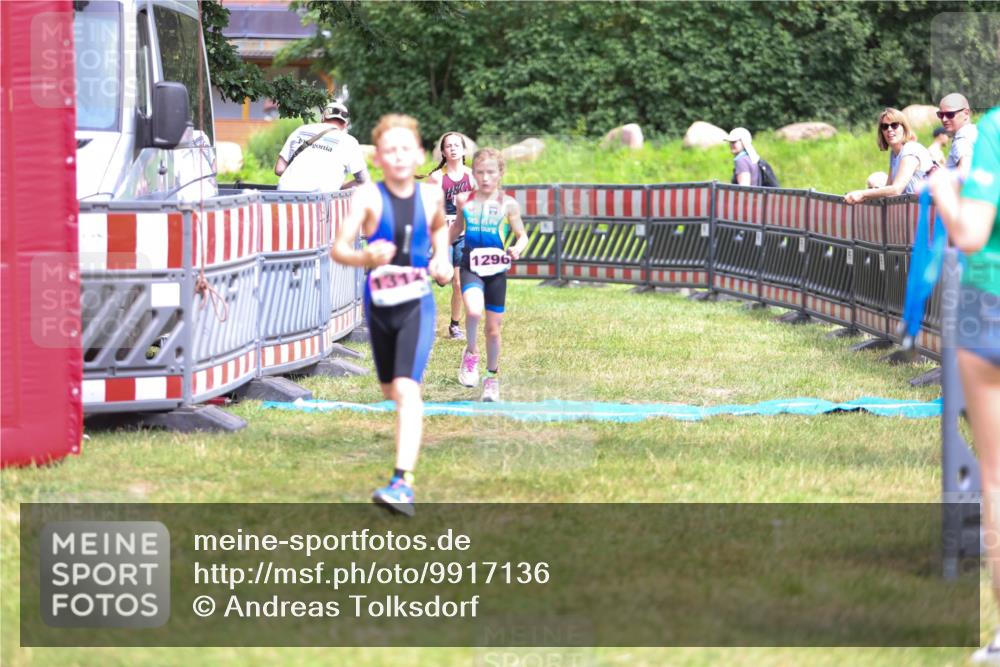 21.06.2026 - 29. Vierlanden-Triathlon Andreas Tolksdorf http://msf.ph/oto/9917136 21.06.2026 15:07:19 Ziel 1296, 1312, 1328 meine-sportfotos.de