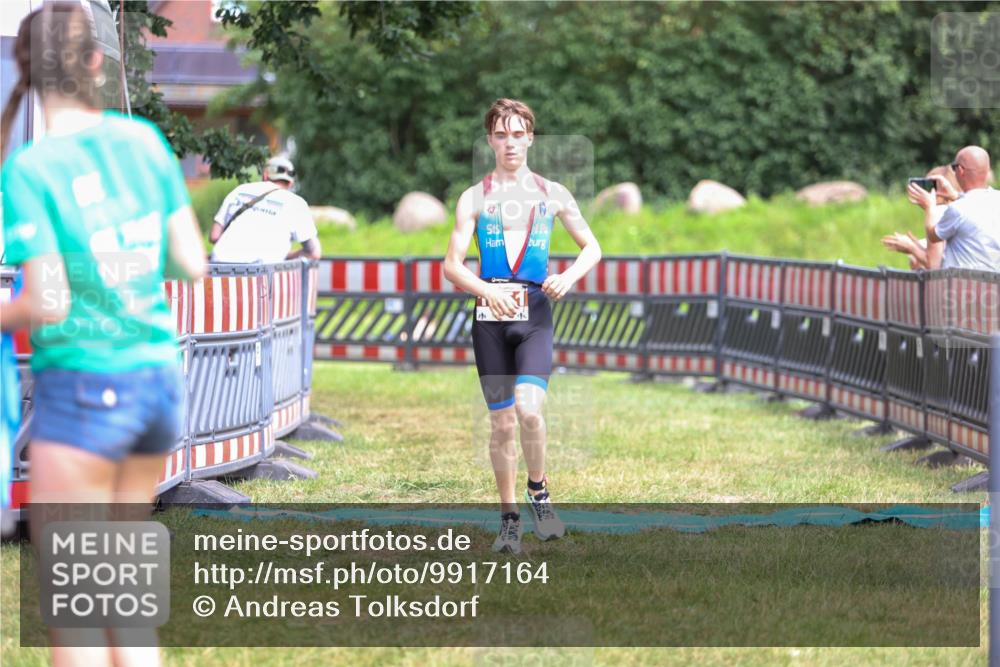 21.06.2026 - 29. Vierlanden-Triathlon Andreas Tolksdorf http://msf.ph/oto/9917164 21.06.2026 15:07:29 Ziel 1251, 1330 meine-sportfotos.de