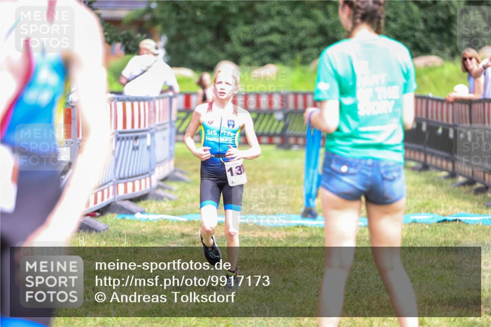 21.06.2026 - 29. Vierlanden-Triathlon Andreas Tolksdorf http://msf.ph/oto/9917173 21.06.2026 15:07:36 Ziel 1251, 1276, 1330, 1333 meine-sportfotos.de