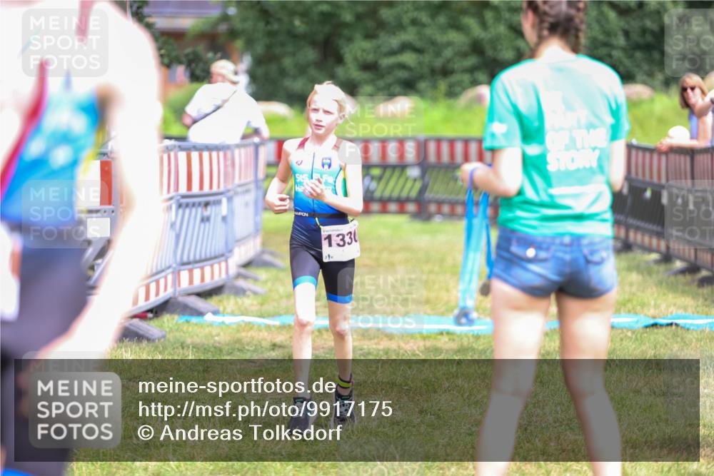 21.06.2026 - 29. Vierlanden-Triathlon Andreas Tolksdorf http://msf.ph/oto/9917175 21.06.2026 15:07:36 Ziel 1251, 1276, 1330, 1333 meine-sportfotos.de