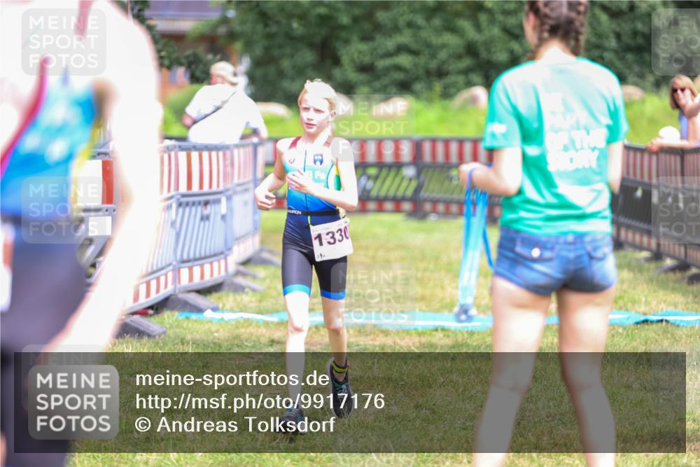 21.06.2026 - 29. Vierlanden-Triathlon Andreas Tolksdorf http://msf.ph/oto/9917176 21.06.2026 15:07:36 Ziel 1251, 1276, 1330, 1333 meine-sportfotos.de