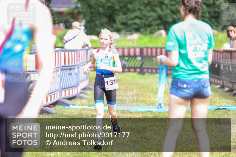21.06.2026 - 29. Vierlanden-Triathlon Andreas Tolksdorf http://msf.ph/oto/9917177 21.06.2026 15:07:36 Ziel 1251, 1276, 1330, 1333 meine-sportfotos.de