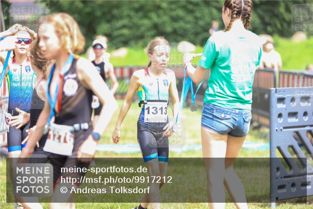21.06.2026 - 29. Vierlanden-Triathlon Andreas Tolksdorf http://msf.ph/oto/9917212 21.06.2026 15:07:49 Ziel 1272, 1284, 1313, 1333 meine-sportfotos.de