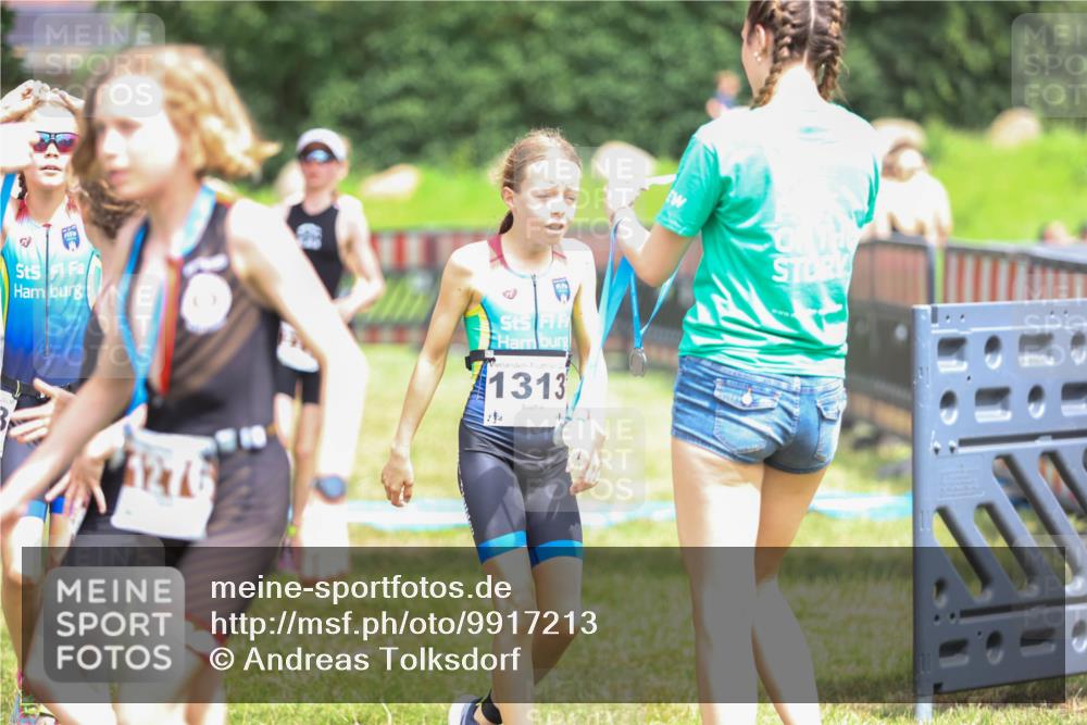 21.06.2026 - 29. Vierlanden-Triathlon Andreas Tolksdorf http://msf.ph/oto/9917213 21.06.2026 15:07:49 Ziel 1272, 1284, 1313, 1333 meine-sportfotos.de