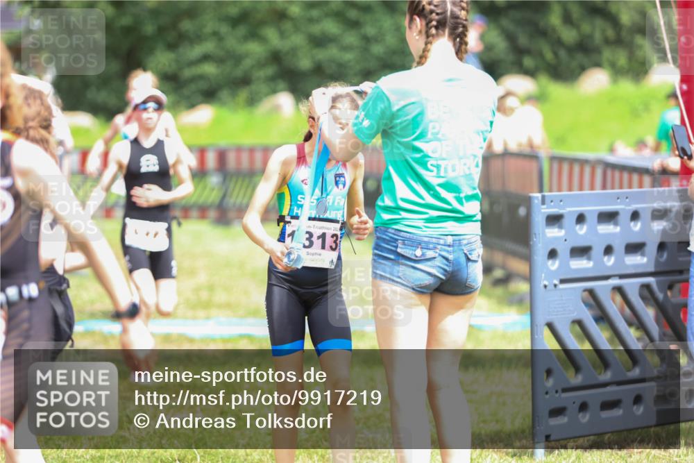 21.06.2026 - 29. Vierlanden-Triathlon Andreas Tolksdorf http://msf.ph/oto/9917219 21.06.2026 15:07:49 Ziel 1272, 1284, 1313, 1333 meine-sportfotos.de