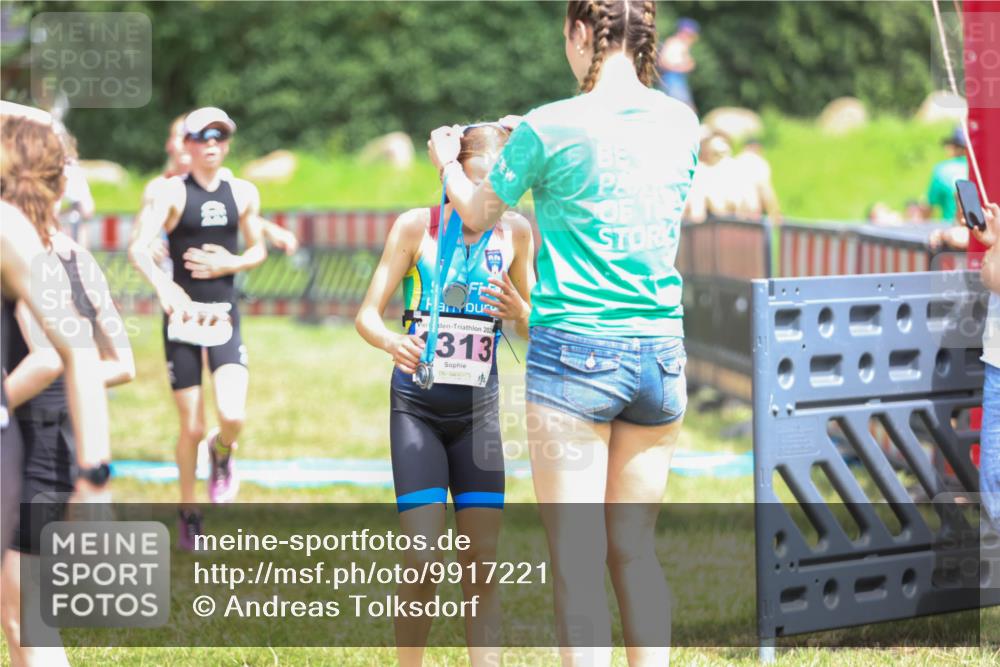 21.06.2026 - 29. Vierlanden-Triathlon Andreas Tolksdorf http://msf.ph/oto/9917221 21.06.2026 15:07:49 Ziel 1272, 1284, 1313, 1333 meine-sportfotos.de